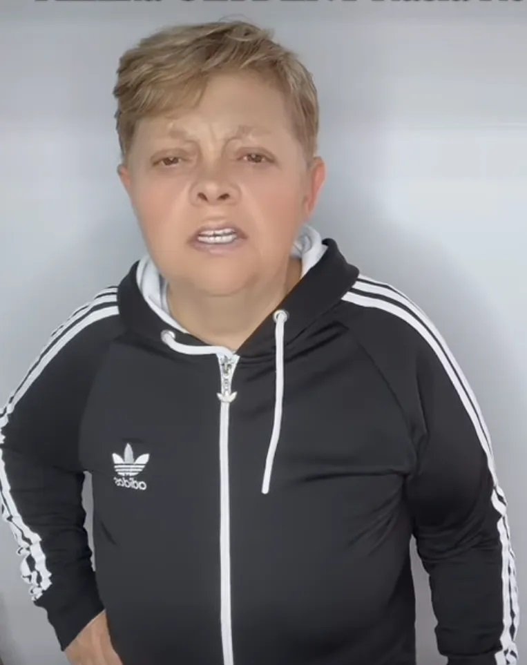 zbliżenie na twarz mamy laluny