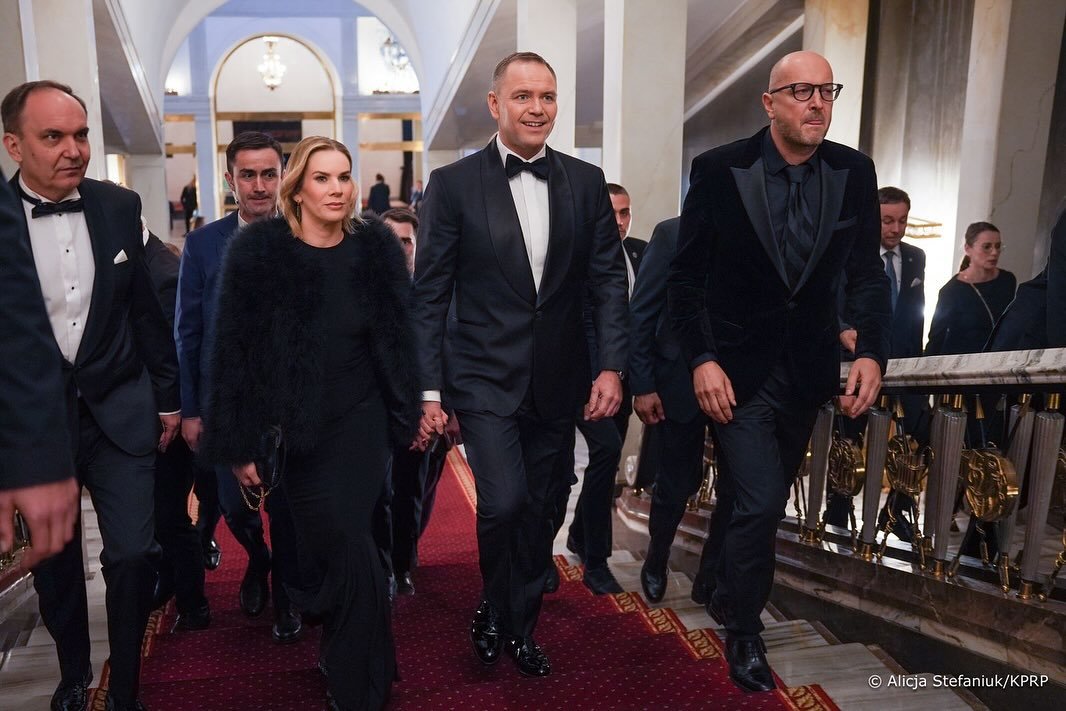 Marta Nawrocka w czarnej sukni