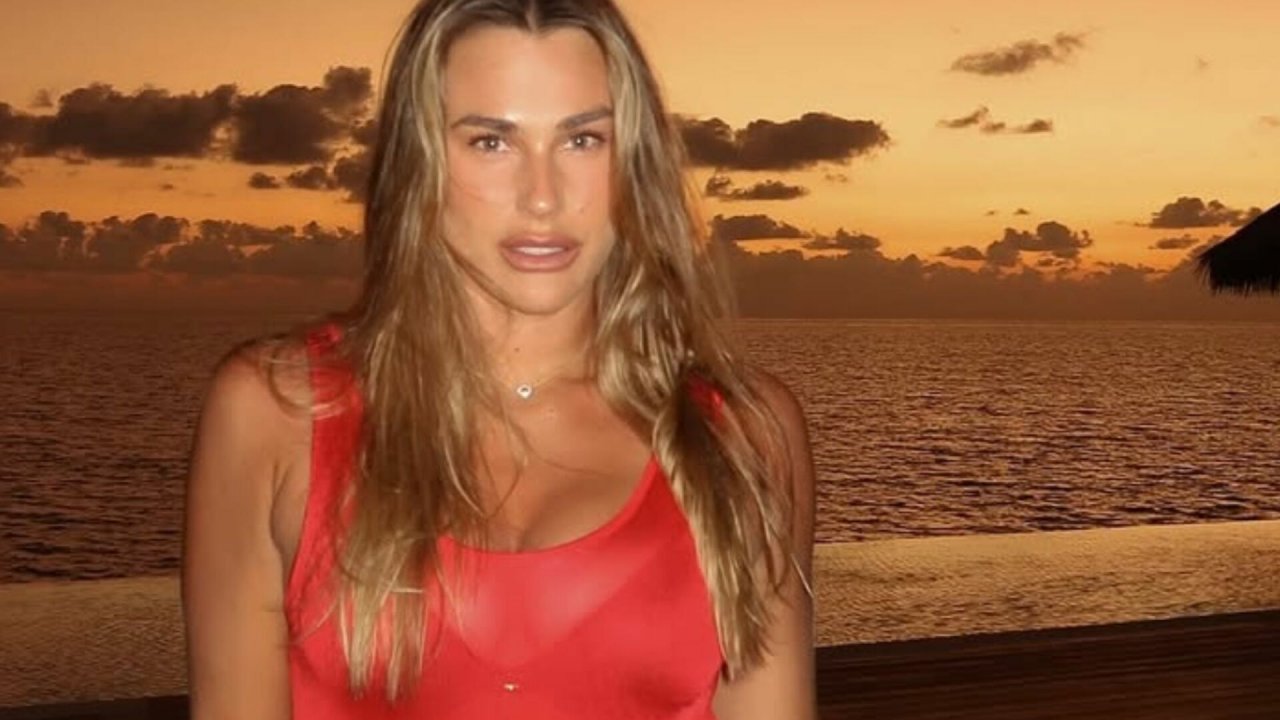 Aryna Sabalenka kusi w mikroskopijnej mini i tygrysim futrze. Fani nie gryzą się w język: "Klasy nie kupisz" [wideo]