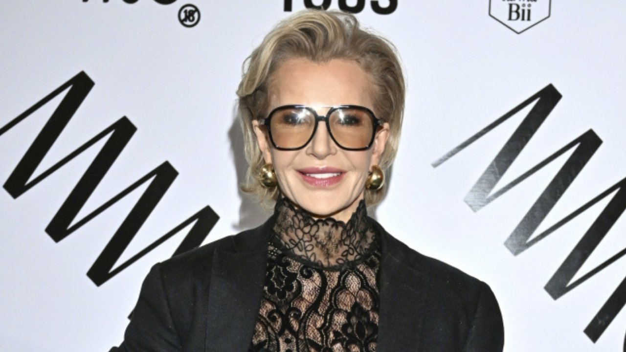 Racewicz ma 52 lata i niczego się nie wstydzi. Gdy pojawiła się w "nagiej" sukience, wszyscy patrzyli tylko na jedno