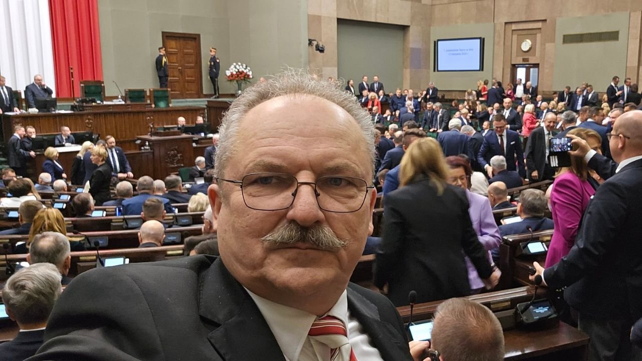 Koniec świata w Sejmie. Jakubiak załamany na wieść o prohibicji. "Przy kompocie będziemy siedzieli?"