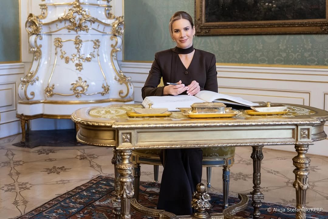 marta nawrocka w ciemnych włosach