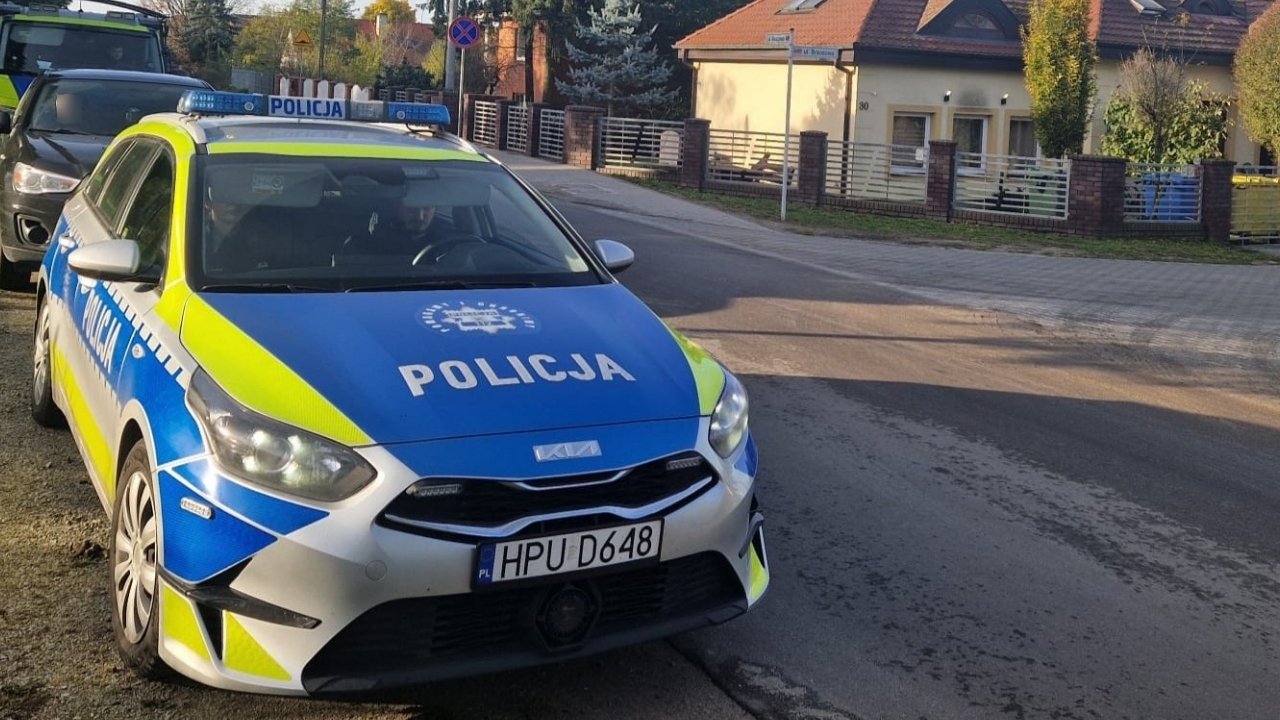 Szczęka opada! 3-latek wślizgnął się do Audi i ruszył przez Lędziny. "Trudno było w to uwierzyć"
