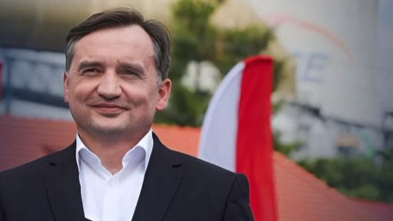 "Proszę o interwencję!". Ziobro nagle przerwał program, chwycił za telefon i zadzwonił na policję. W TV Republika zapadła głucha cisza [wideo]