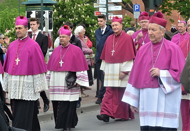 Procesja biskupów na Skałkę w Krakowie