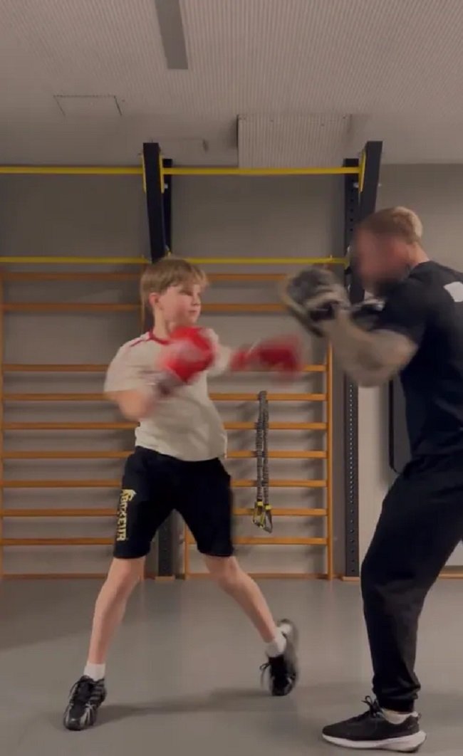 antoni pazura trenuje boks