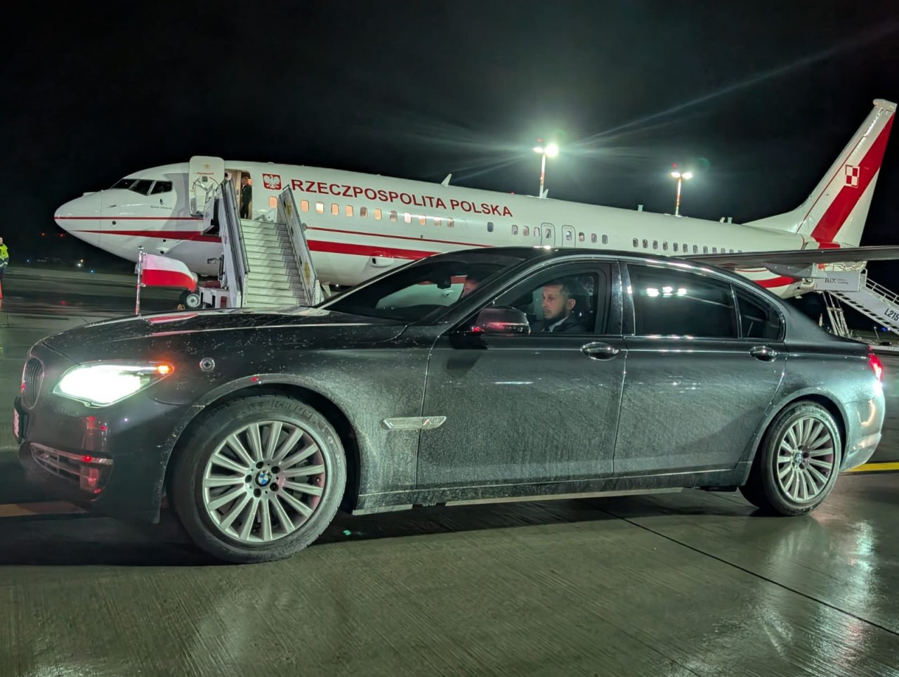 Brudna limuzyna prezydenta Karola Nawrockiego