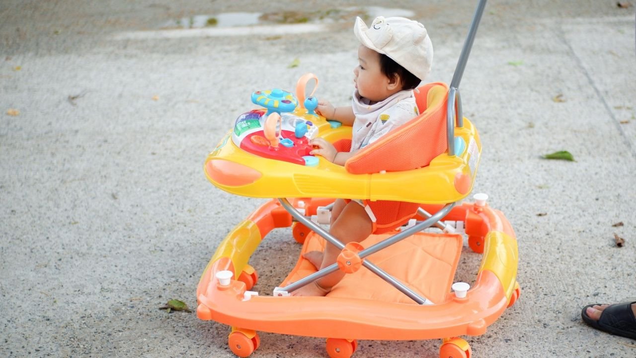 Jak dobrać wysokość chodzika do wzrostu dziecka?