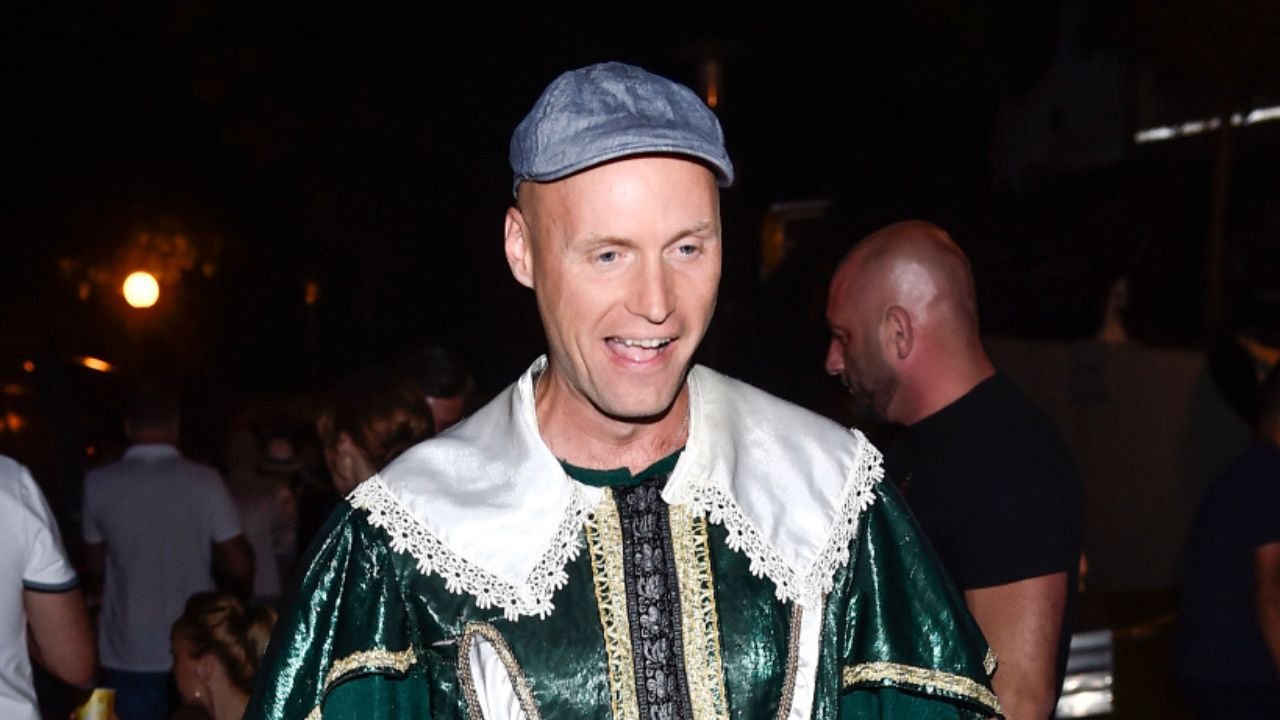 zbliżenie na twarz krzysztofa krawczyka juniora