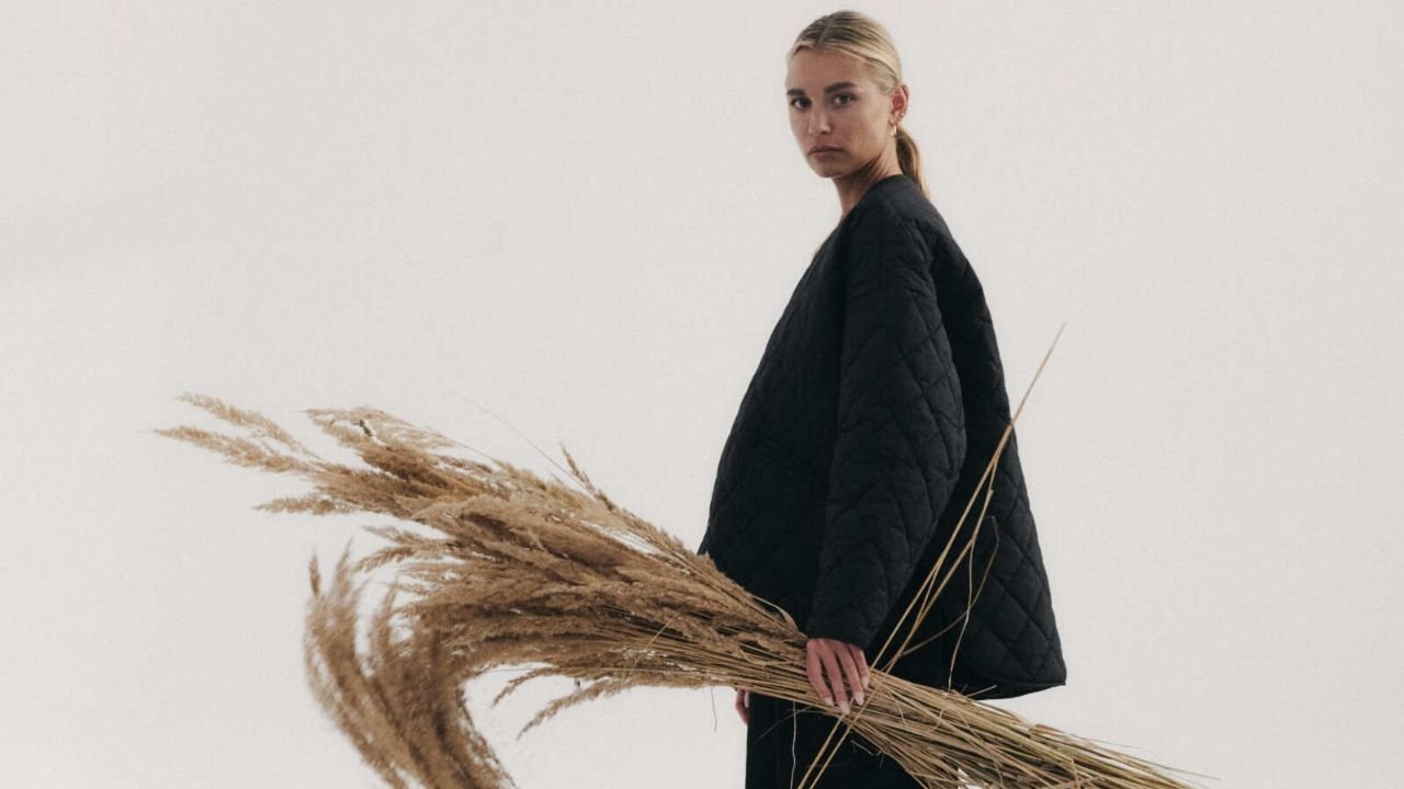 Kurtka oversize. Jak ją nosić?