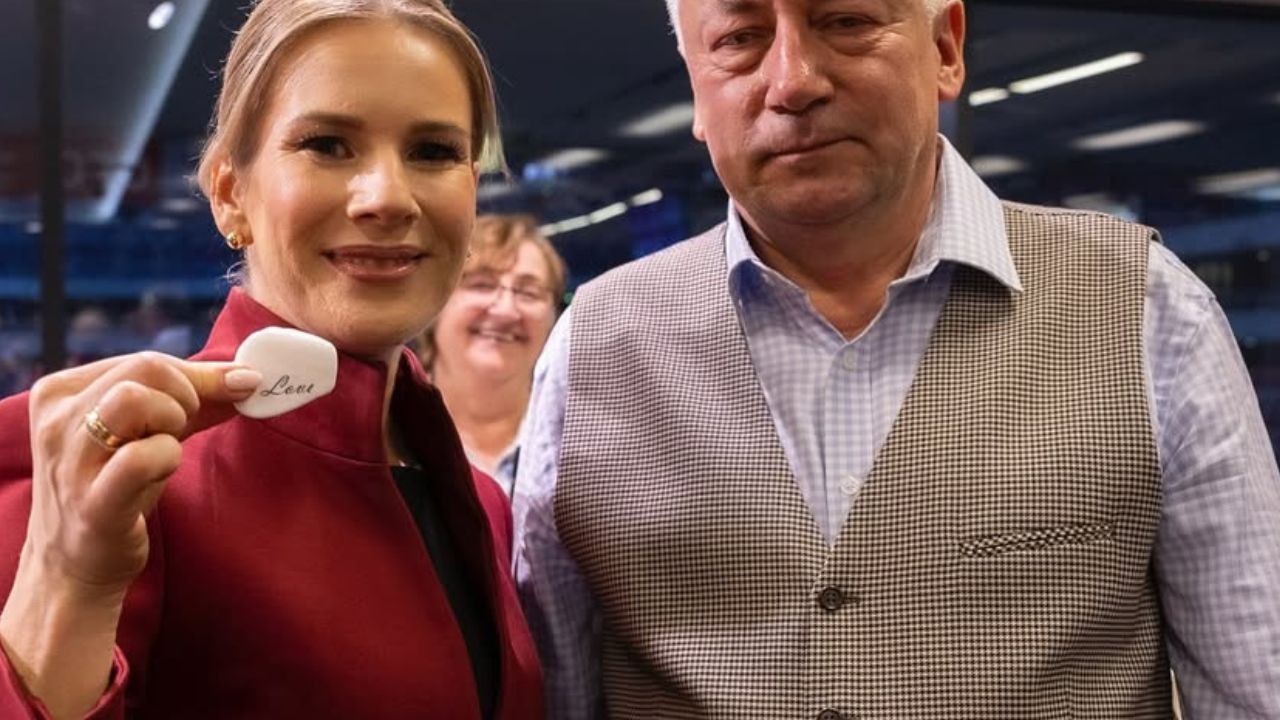 Marta Nawrocka przyćmiła wszystkich na kiermaszu. Ten jeden szczegół jej stroju mówi wszystko