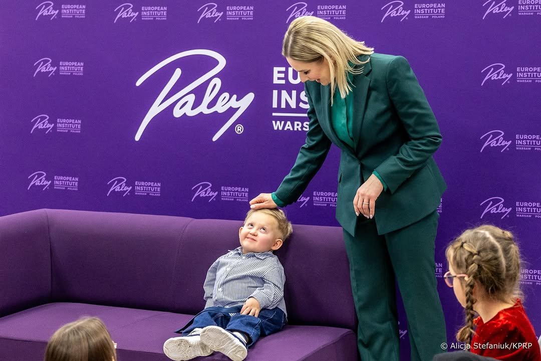 marta nawrocka w szmaragdowej stylizacji