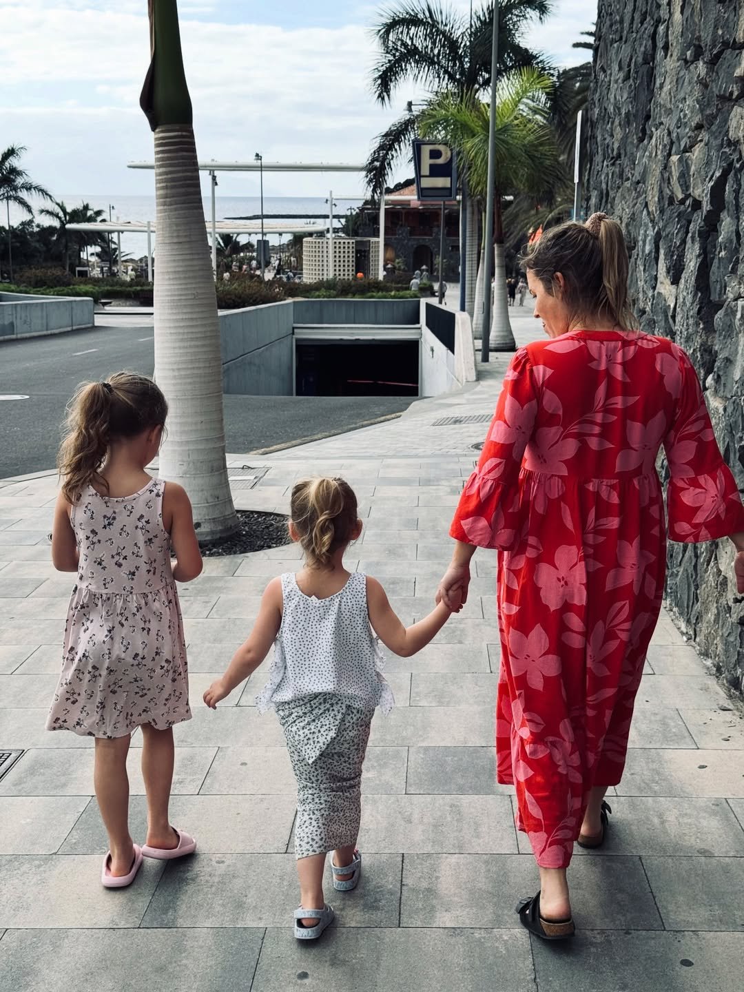 Olga Frycz z córkami