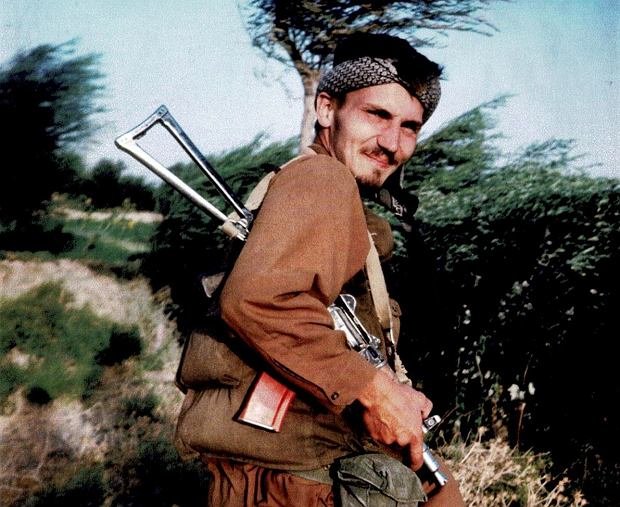 Radosław Sikorski w chuście mudżahedina w AFganistanie