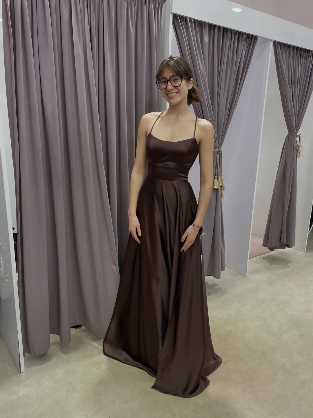 Julia Gąsowska na przymiarce sukienki na studniówkę