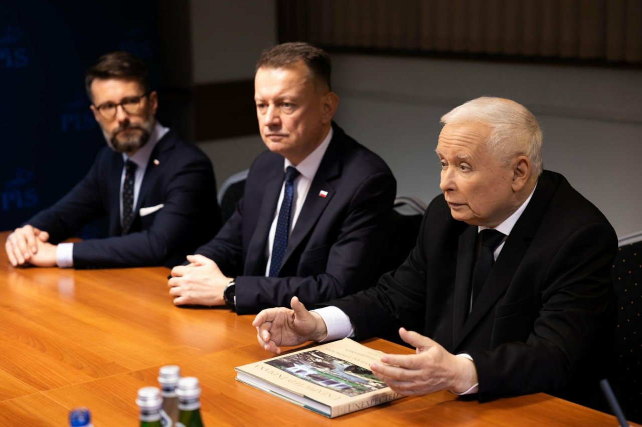 Spotkanie Jarosława Kaczyńskiego z Thomasem Rosem, nowym ambasadorem USA w Polsce; Donald Trump zbliżenie na twarz