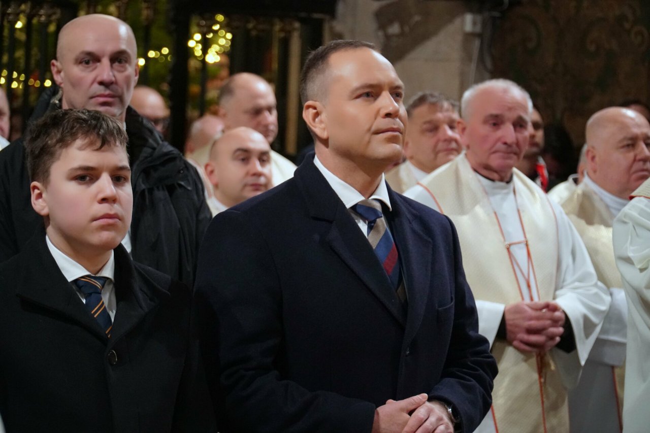 Karol i ANtoni Nawroccy w kościele na Jasnej Górze