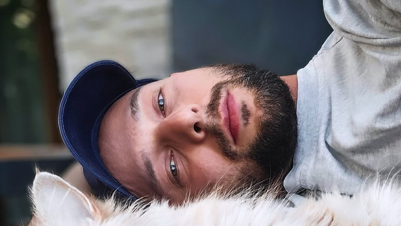 Pela przerywa milczenie i mówi o traumie za zamkniętymi drzwiami. To zgotowała mu Kaczorowska