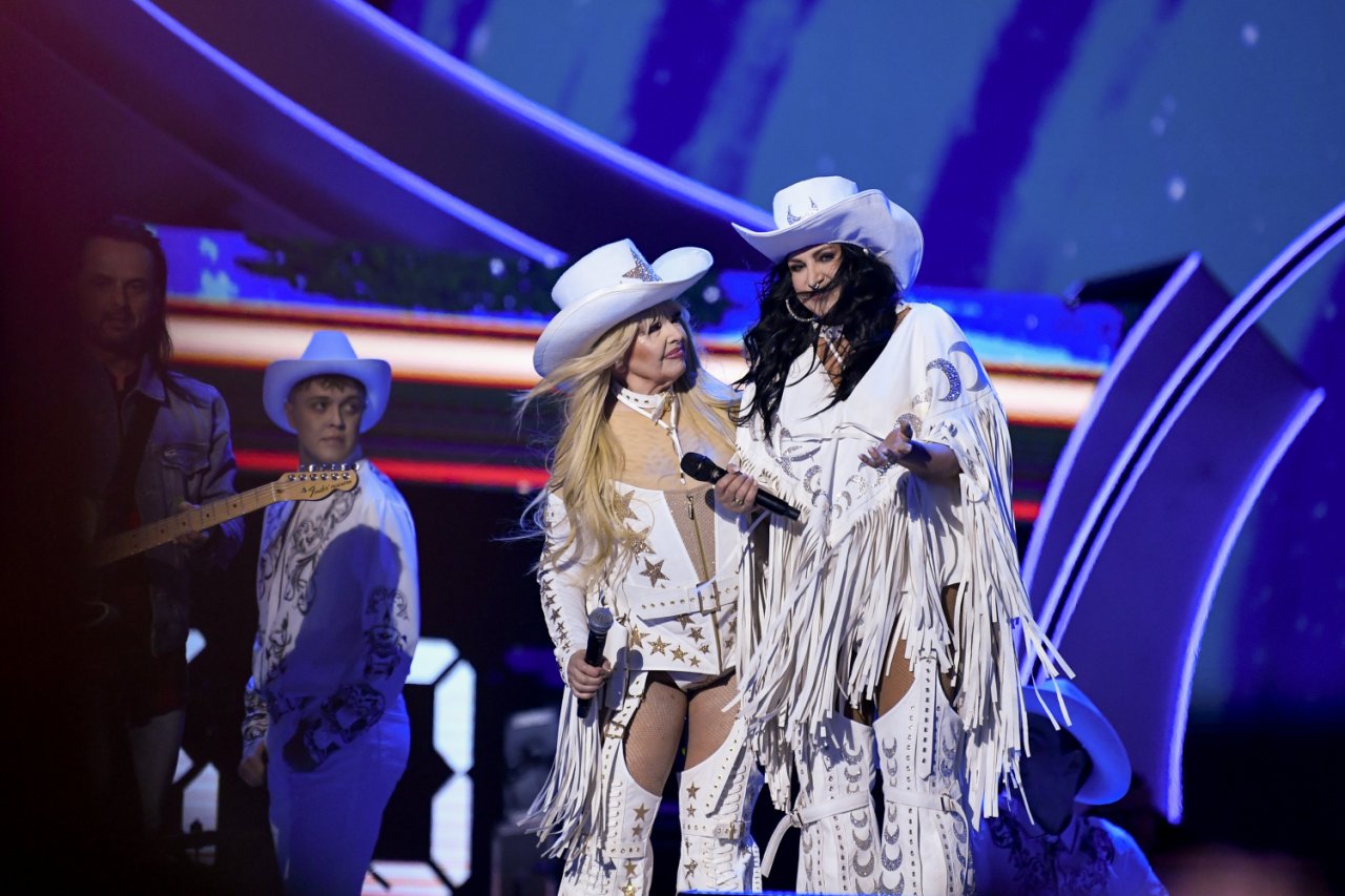 Maryla Rodowicz i Kayah w kowbojskich stylizacjach Sylwester z Dwójką 2025 TVP