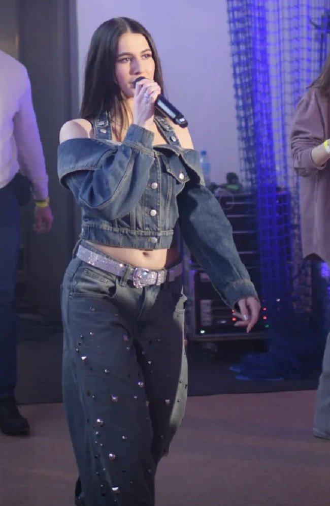 Roksana Węgiel na występie w szkole