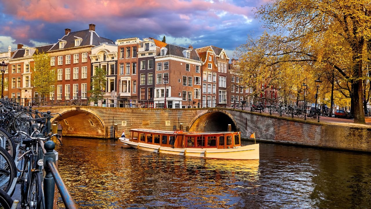 Kanały w amsterdamie, holandia