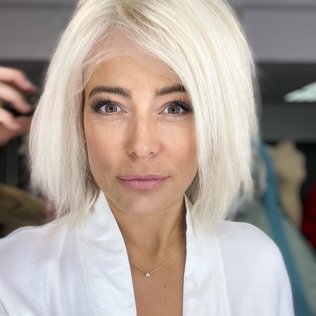 anna mucha w blond włosach