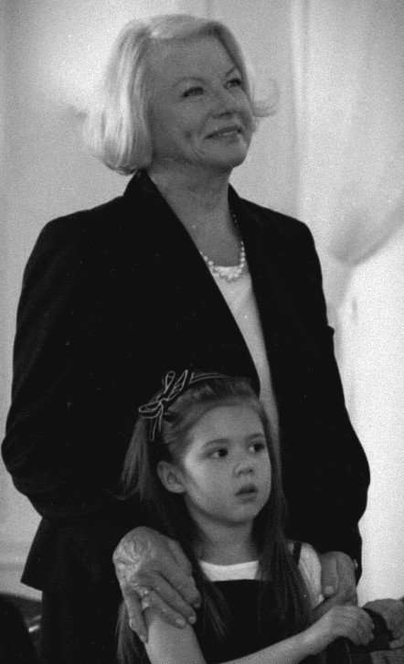 Mała ZUzanna Kaszuba z Bożeną dykiel na planie na wspólnej;