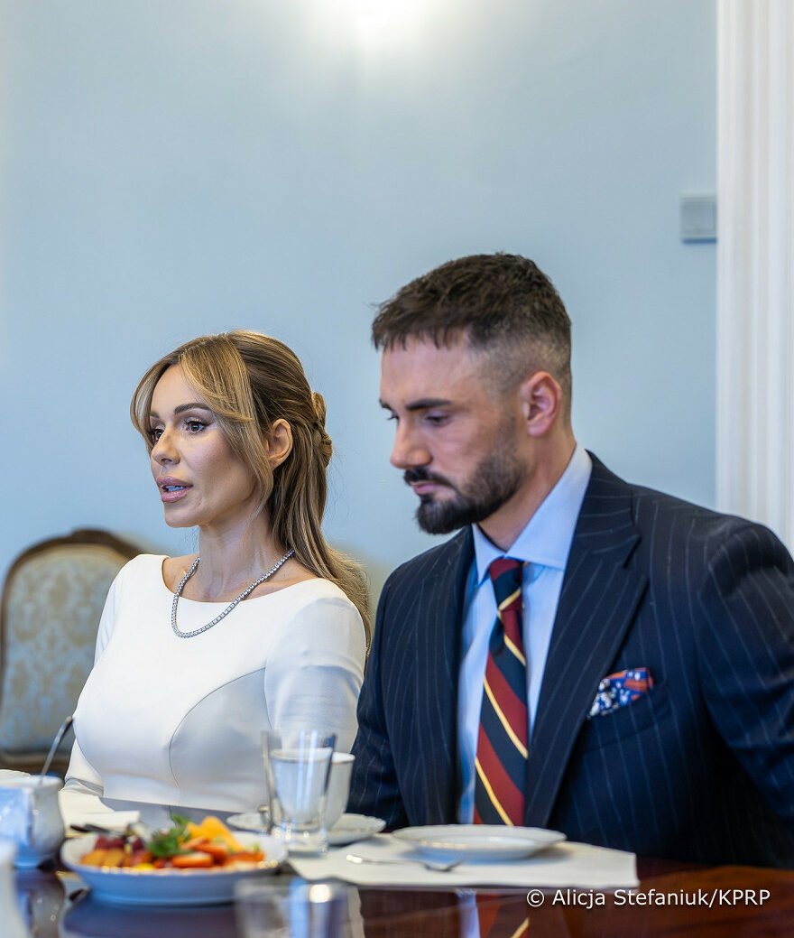 Doda i Łukasz Litewka w eleganckich stylizacjach w pałacu prezydenckim