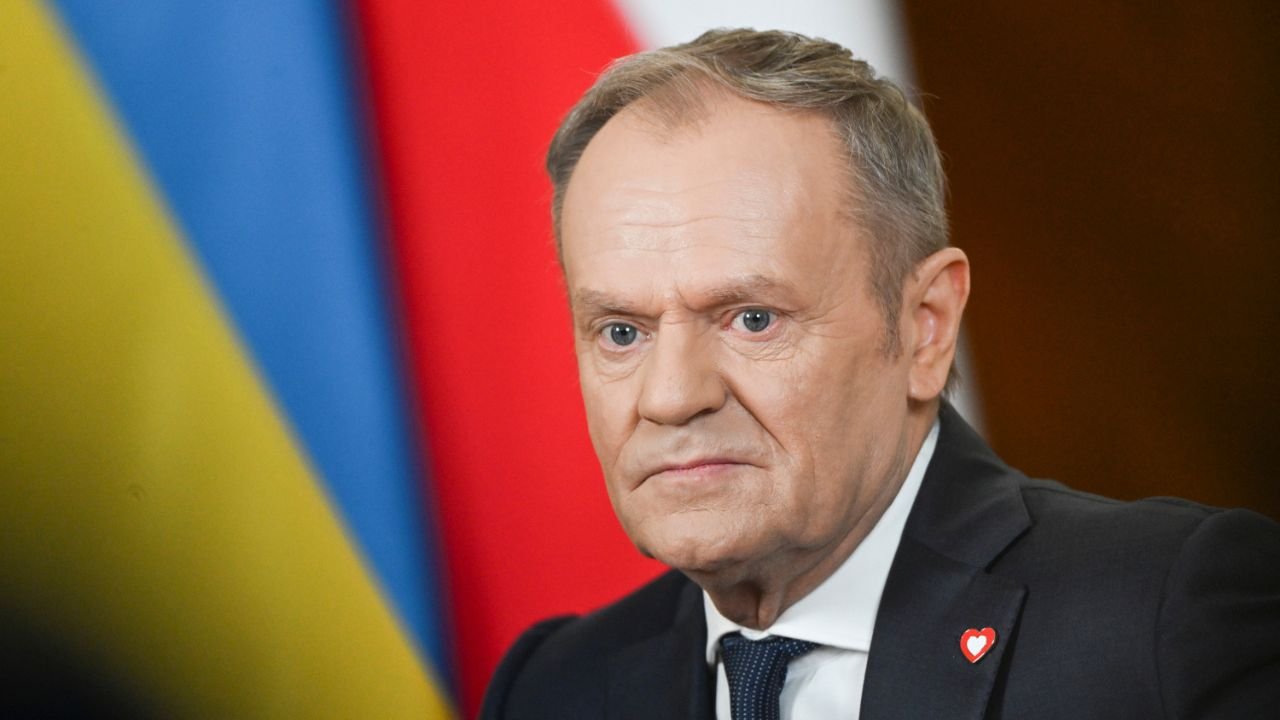 Donald Tusk ukarany za "pajaca"! Koniec taryfy ulgowej dla szefa rządu