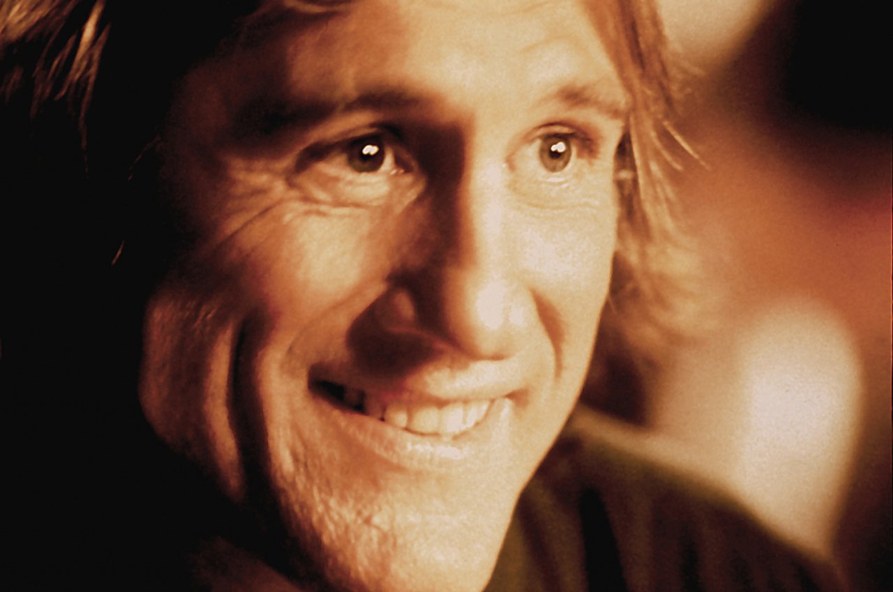 Gerard Depardieu na planie Unhook the Stars - zbliżenie na twarzz