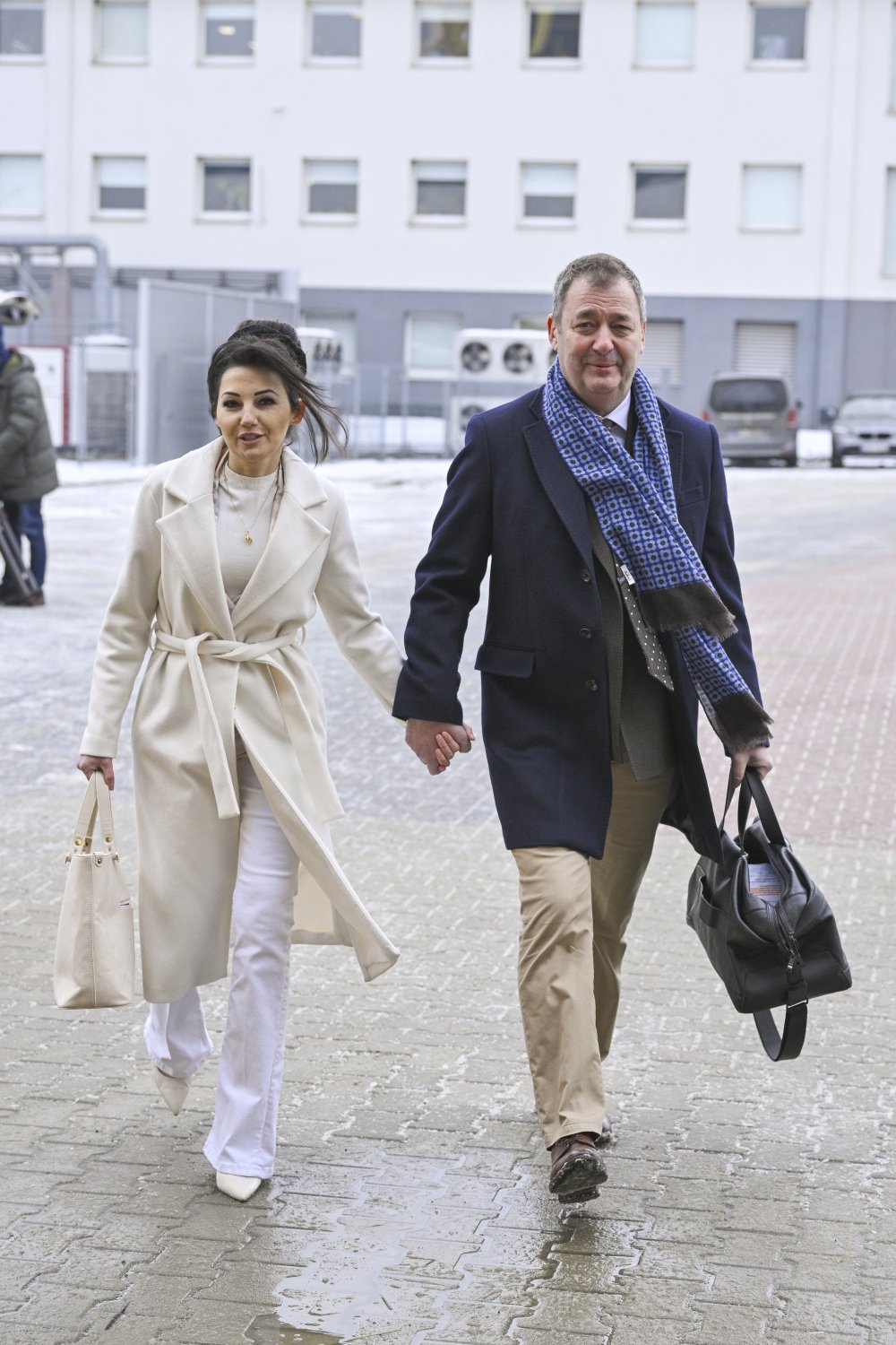 JAcek Rozen i Maria Samuel trzymający się za ręce