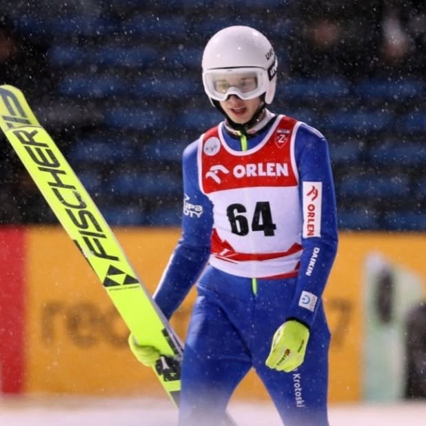 kacper tomasiak w stroju