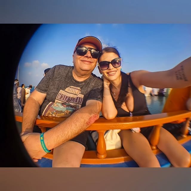 Karolina Skiba i Krzysztof Skiba robią selfie na Malediwach