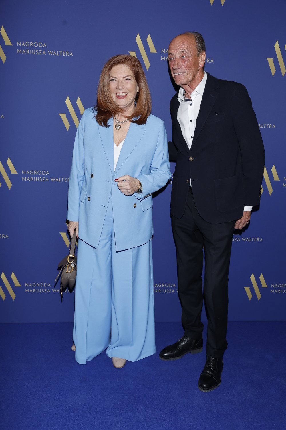 Katarzyna Dowbor w błekitnym garniturze i Dariusz Szpakowski w czarnym garniturze