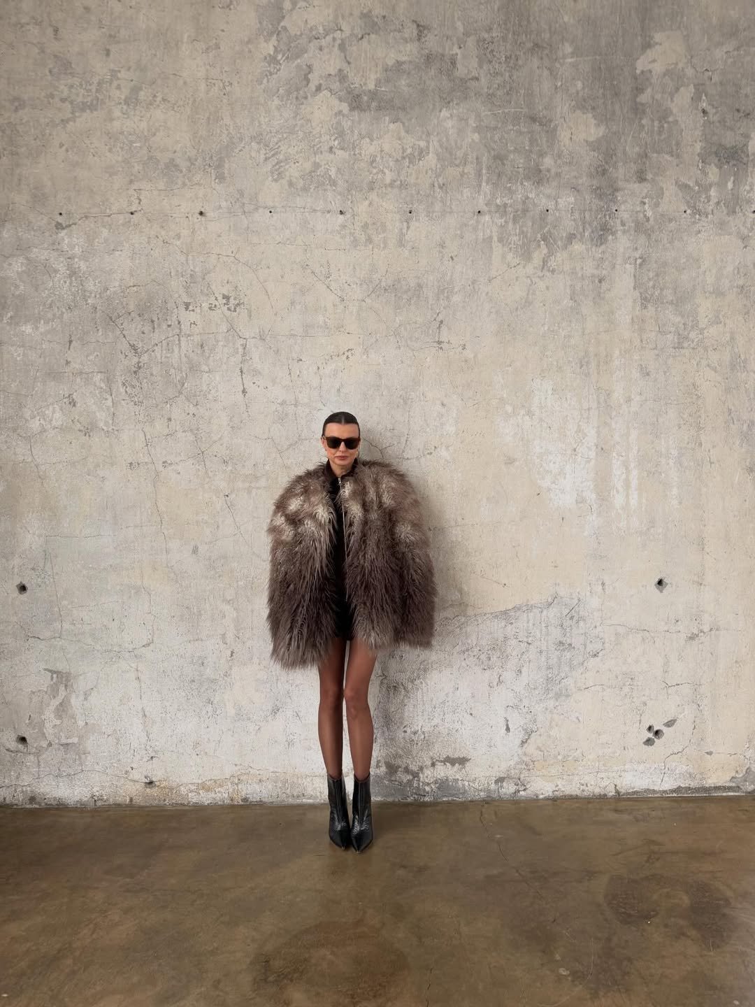 katarzyna sokołowska w futrze i rajstopach