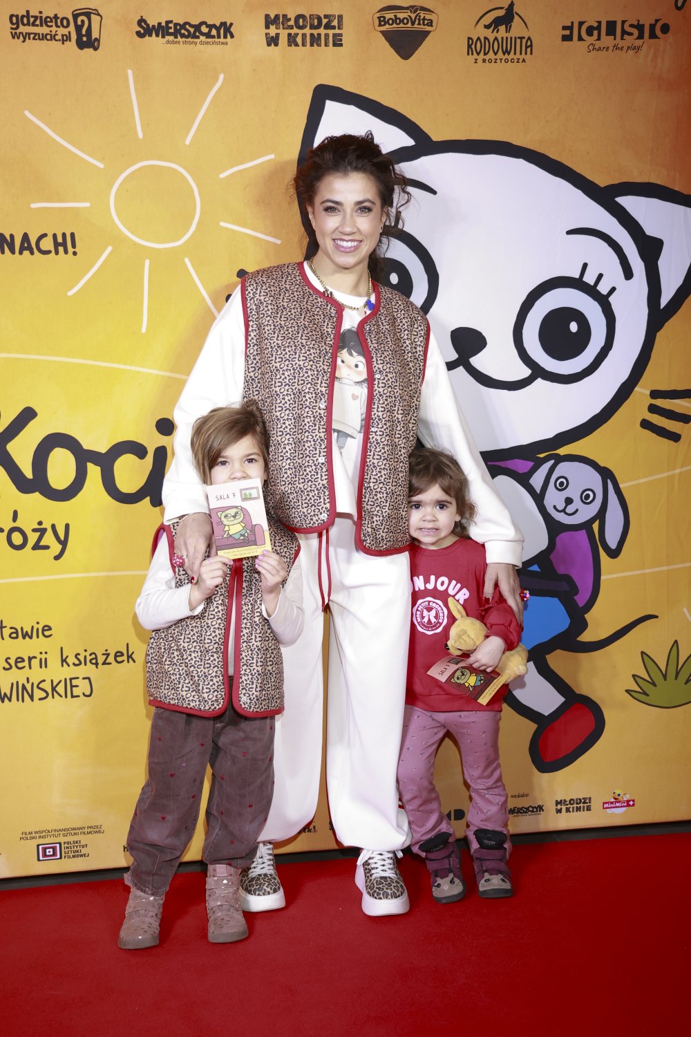 Maja Hyży z dziećmi na premierze filmu Kicia Kocia
