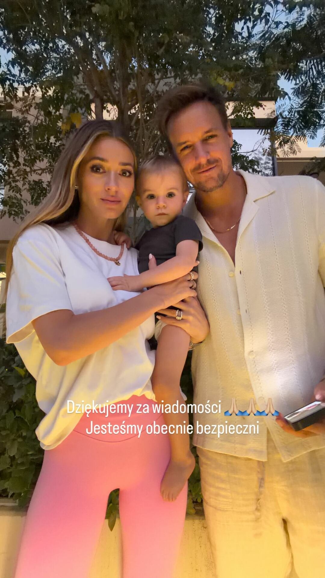 Marcelina Zawadzka z mężem i synkiem