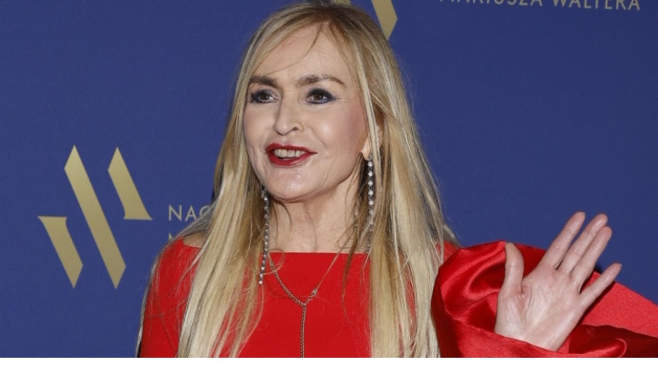 Monika Olejnik w płomiennej czerwieni. Podkreśliła obłędne ciało do granic przyzwoitości [zdjęcia]