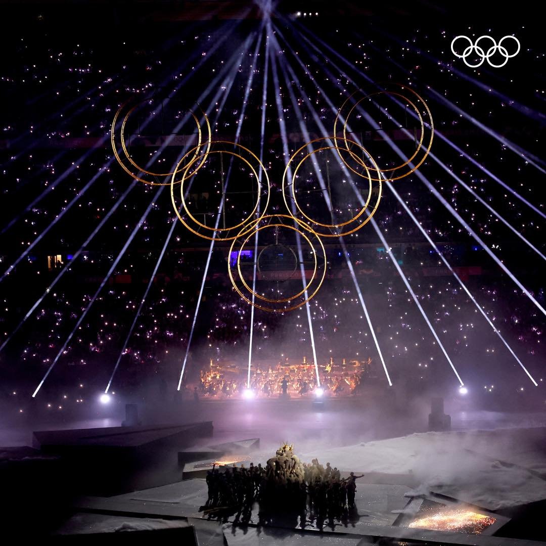 Otwarcie Igrzysk Olimpijskich 2024 - występ i światła na scenie