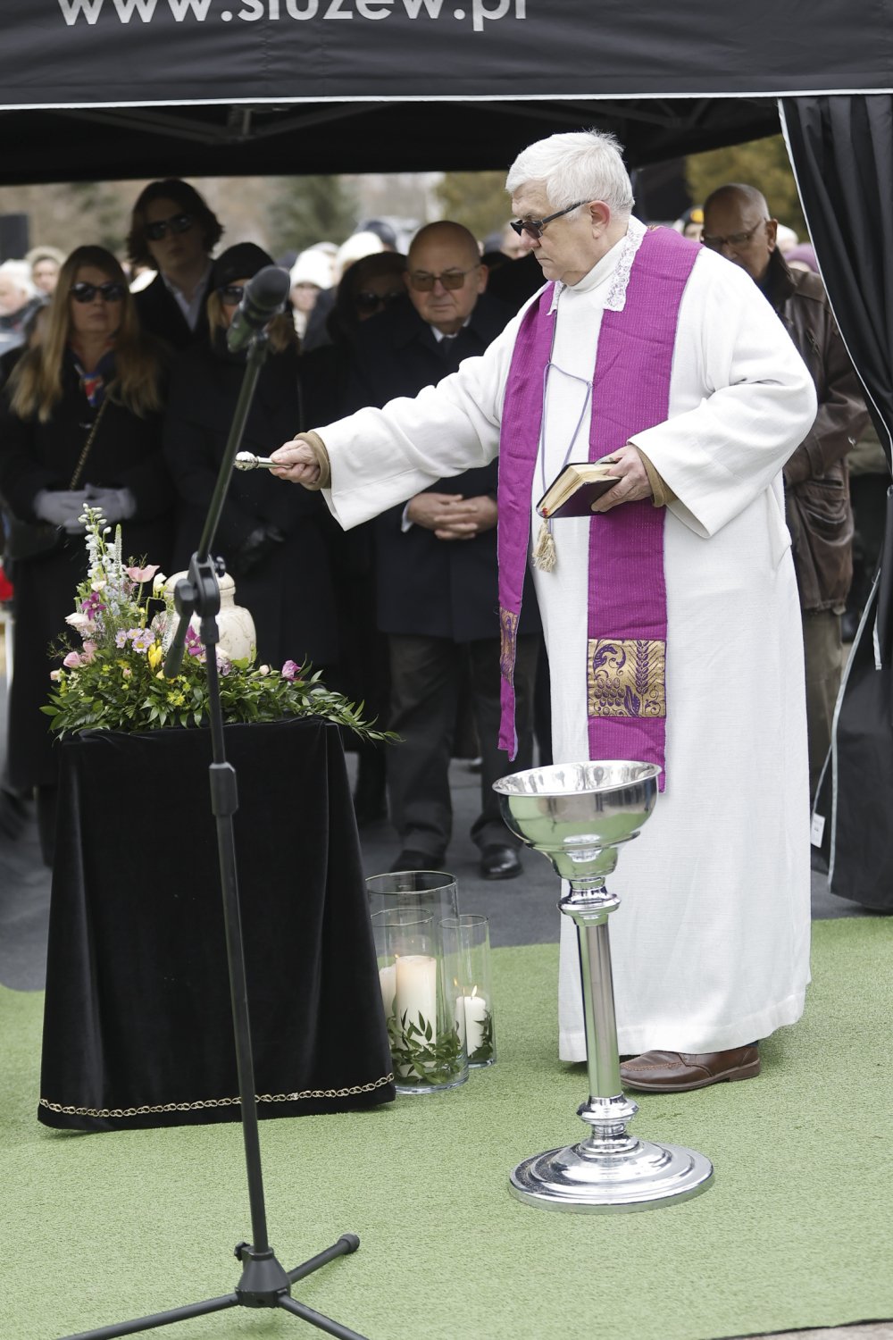 Ksiądz na pogrzebie Bożeny Dykiel
