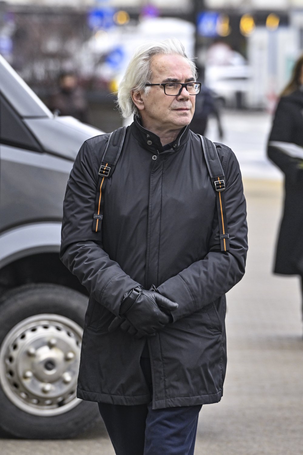 Robert Janowski idący na pogrzeb Edwarda Linde-Lubaszenki