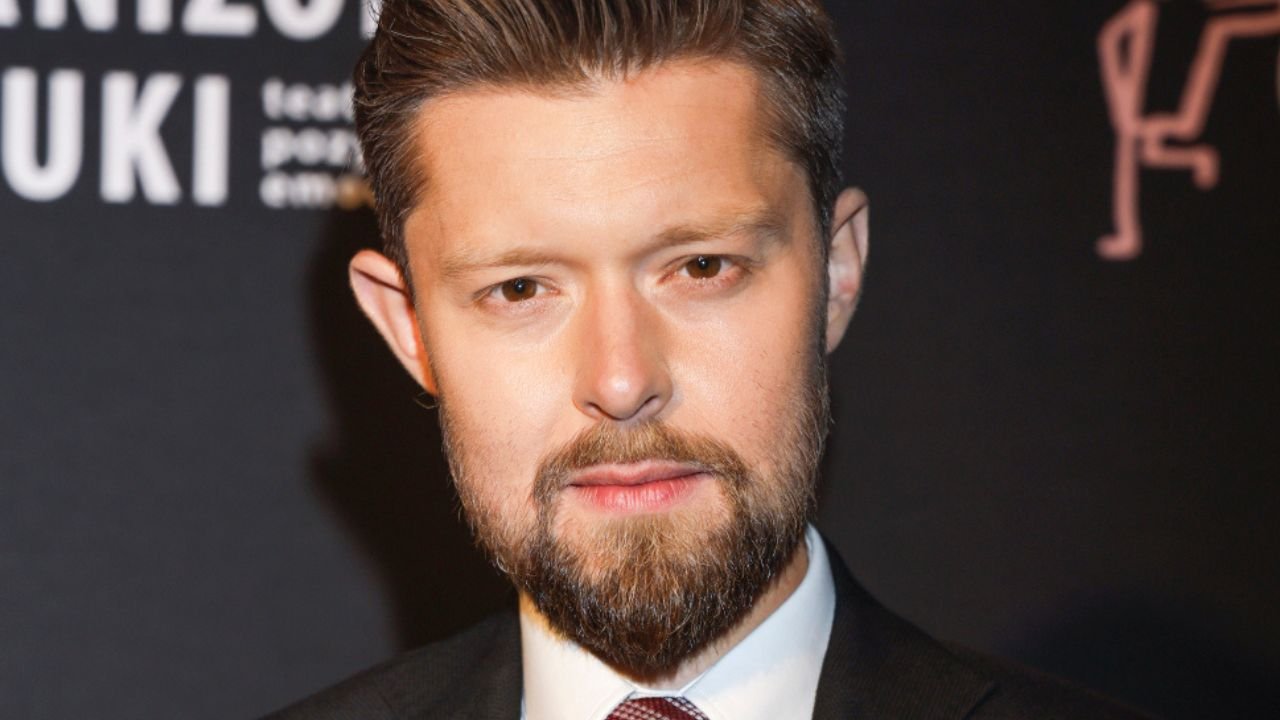 Tyle zarobili polscy pisarze. Remigiusz Mróz zgarnął astronomiczną kwotę. Przepaść, która przeraża