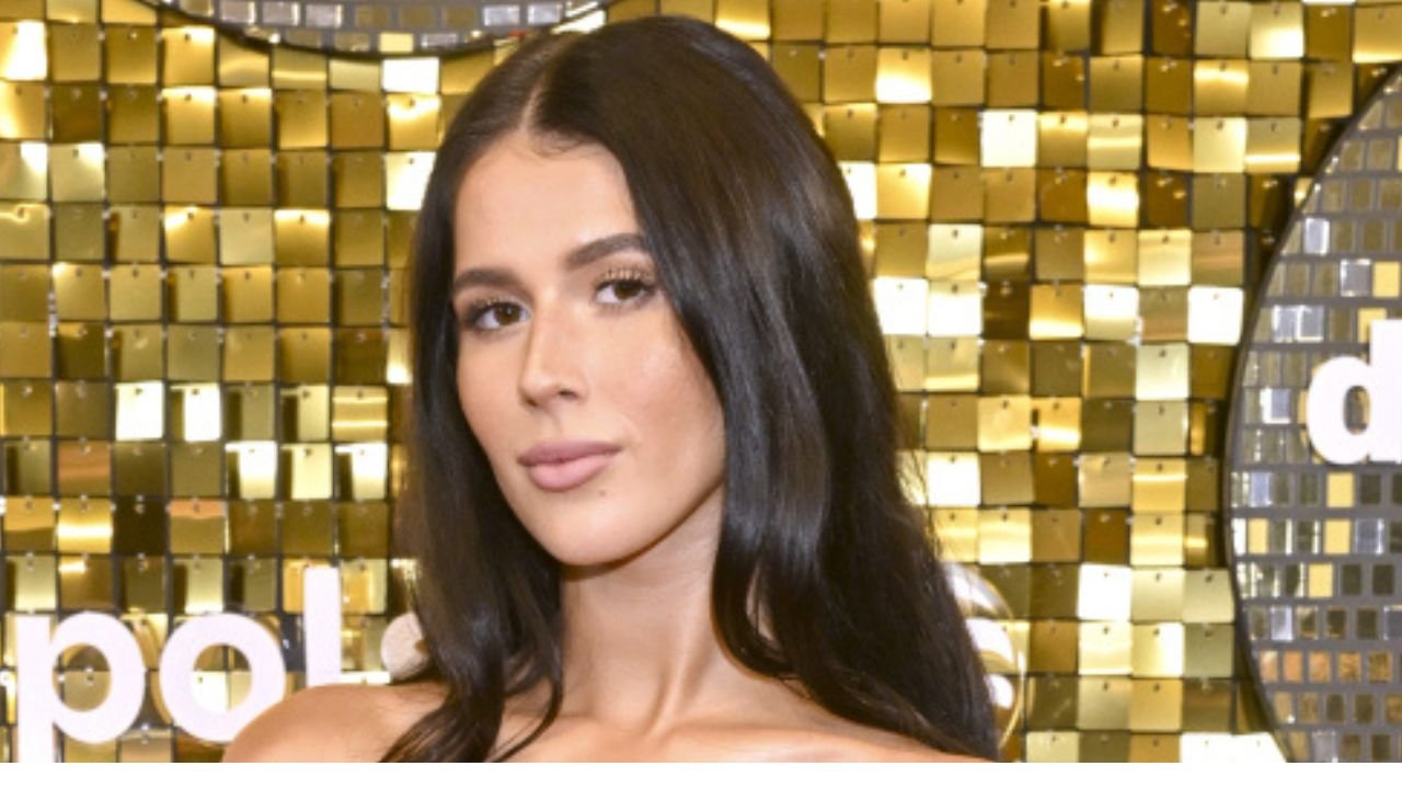 Odziana w mini Roksana Węgiel bezwstydnie pokazuje wdzięki. Dekolt prawie eksplodował od obfitości