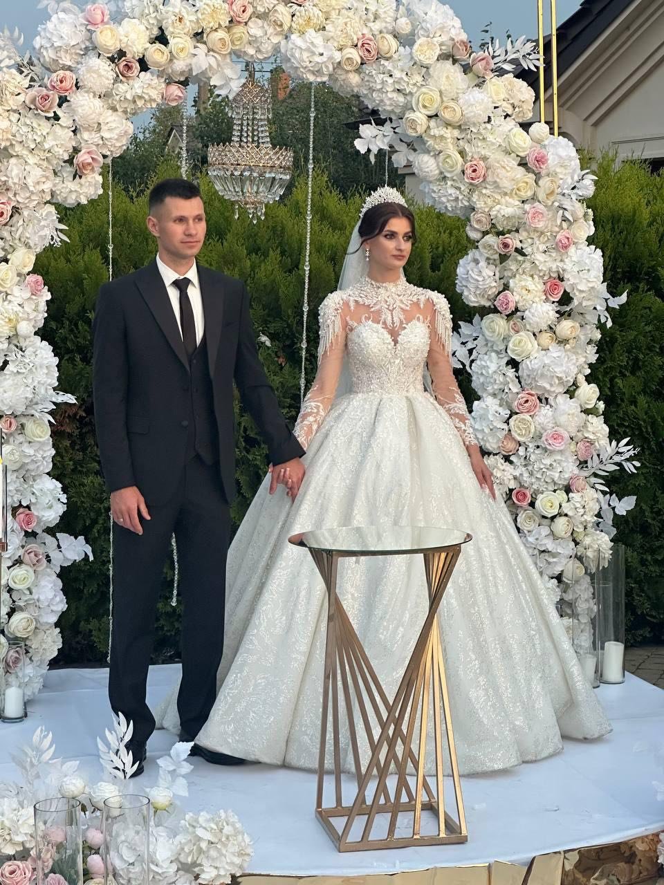 Wiiktoria Szpilka i jej mąż podczas ślubu