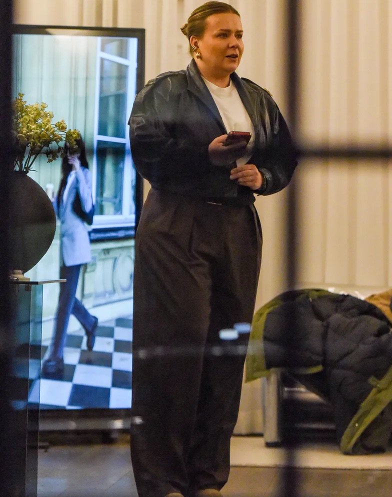 Aneta Zając w ciemnym kombinezonie