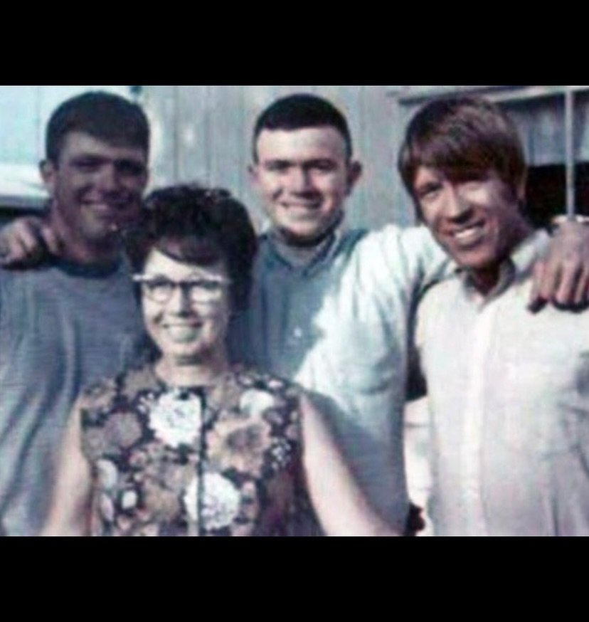 Chuck Norris z mamą