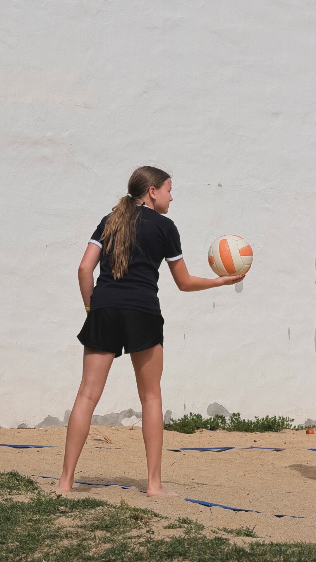 córka Doroty Gardias z piłka do siatkówki