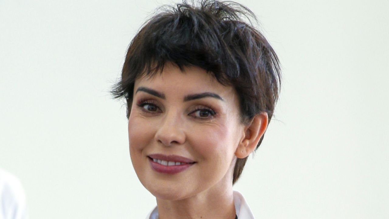 Dorota Gardias wskoczyła w wycięty opalacz i wygrzewa się z córką na wczasach. Hania to kopia pięknej mamy [zdjecia]