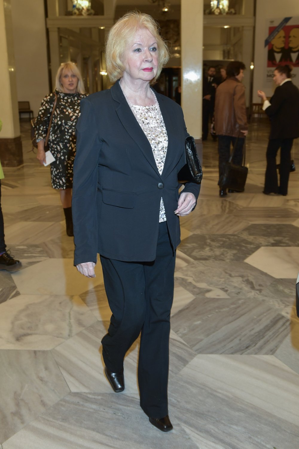 Halina Kowalska w czarnej garsonce