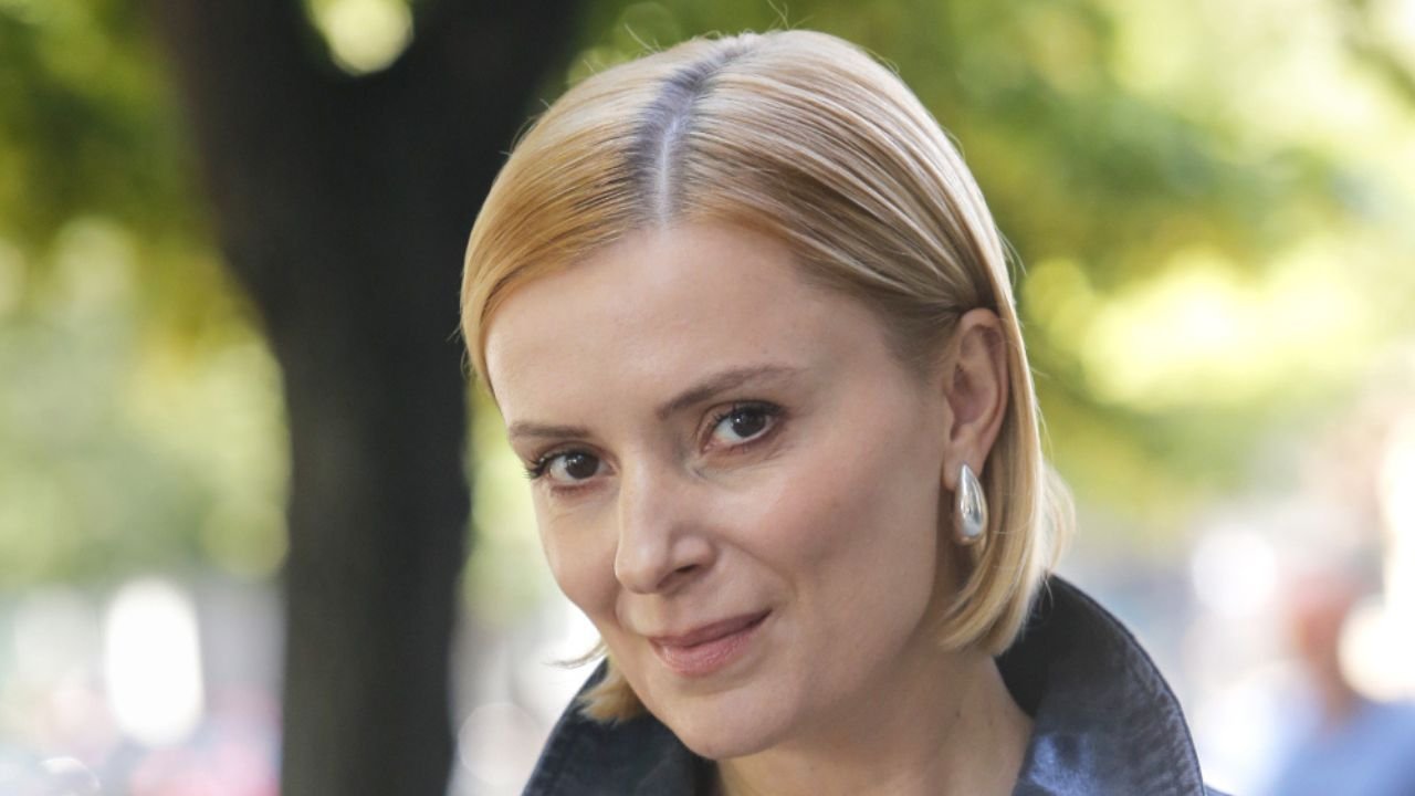 Golusieńka Halina Mlynkova wije się w pościeli. Fani oburzeni: "Gdzie dawna klasa?"